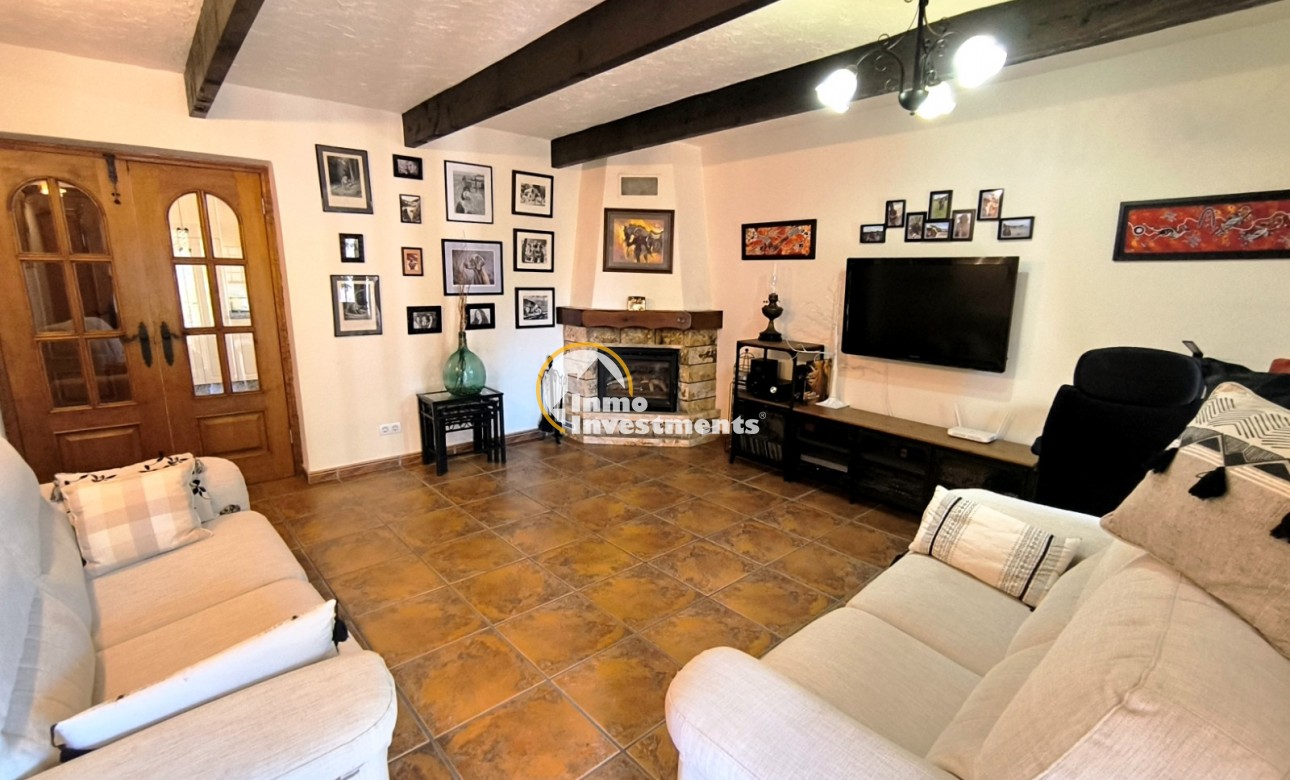 Resale - Finca - Albatera