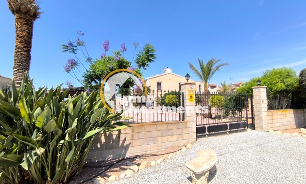 Resale - Finca - Albatera