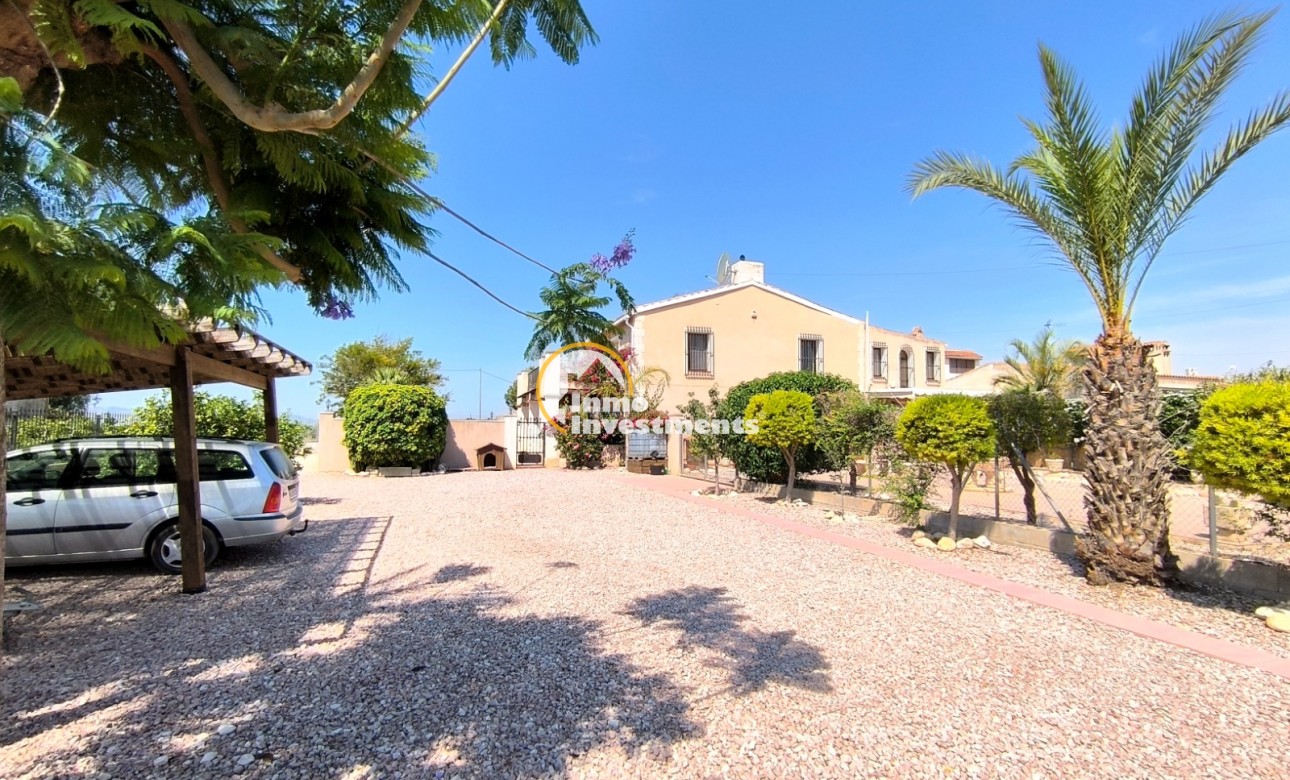 Resale - Finca - Albatera