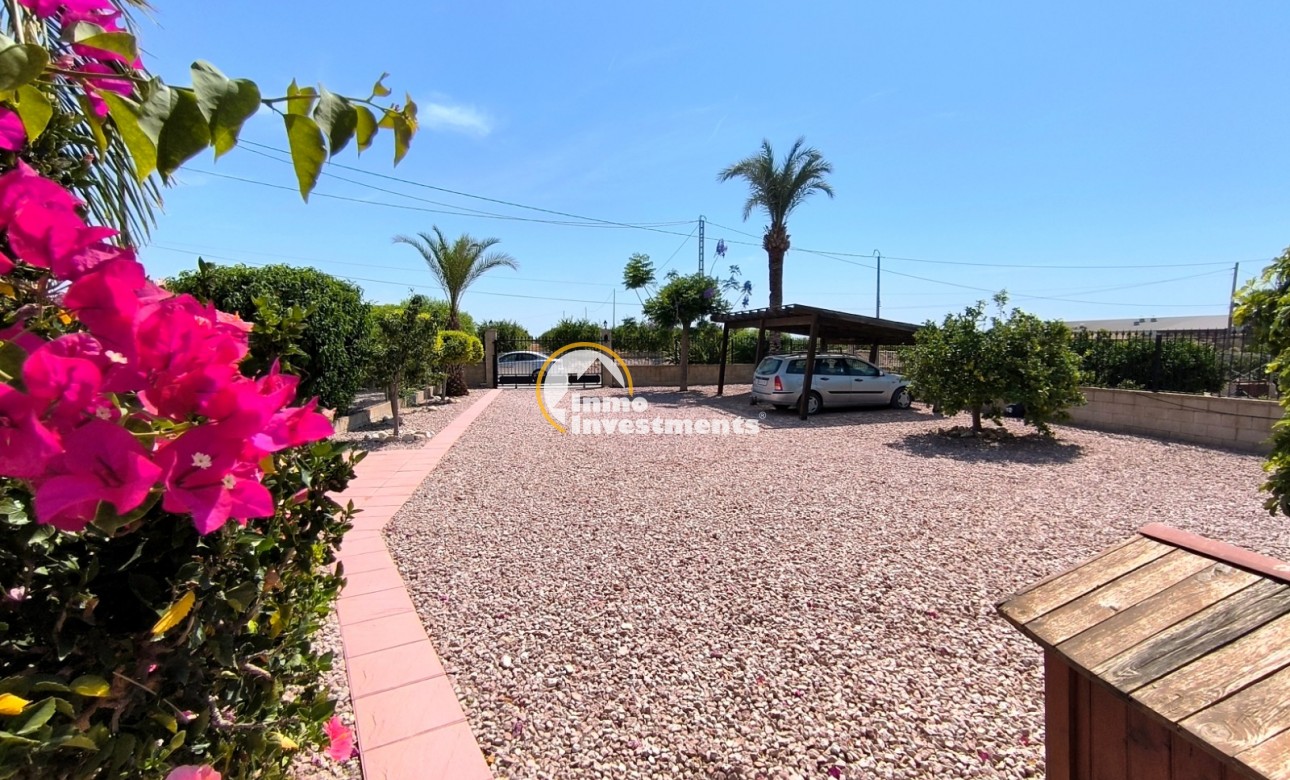 Resale - Finca - Albatera