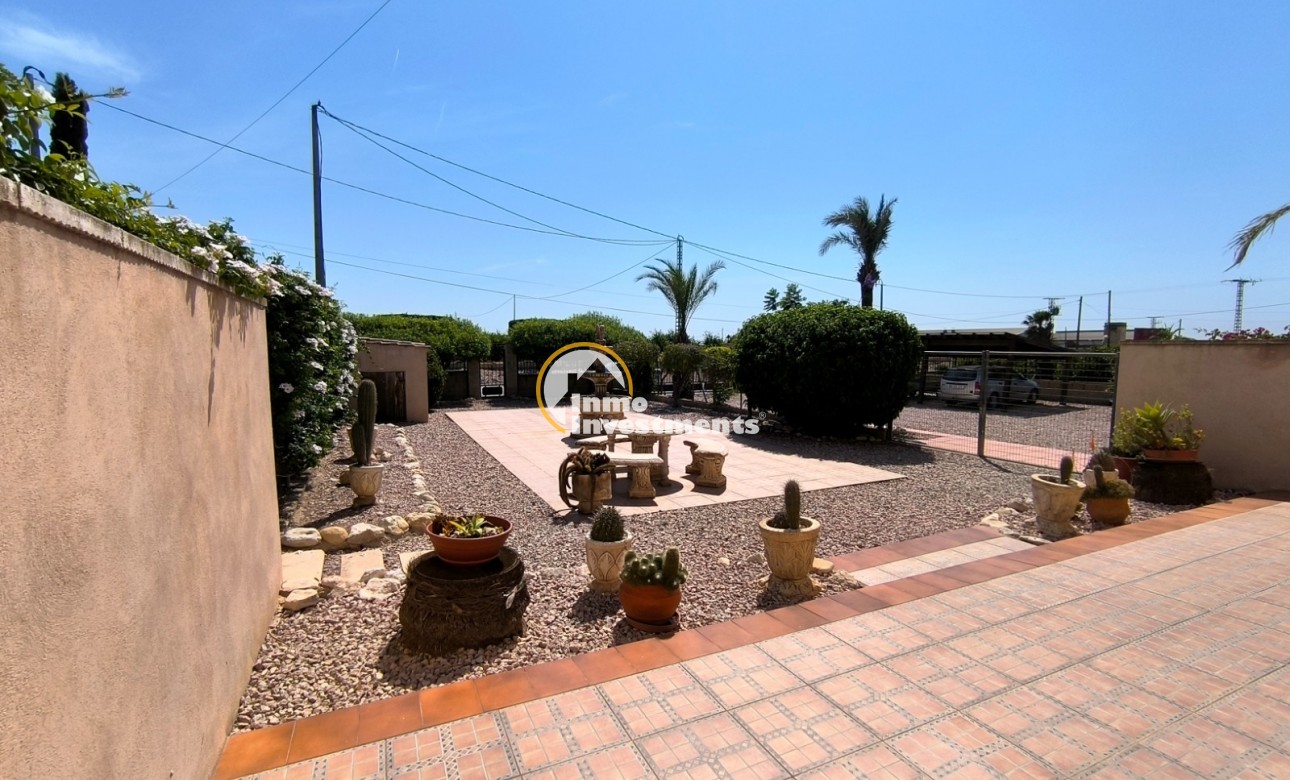 Resale - Finca - Albatera