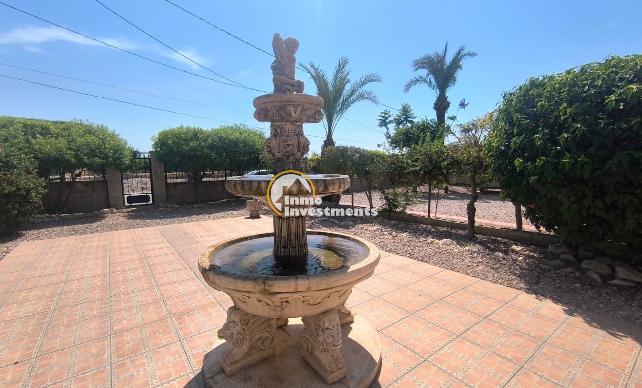 Resale - Finca - Albatera