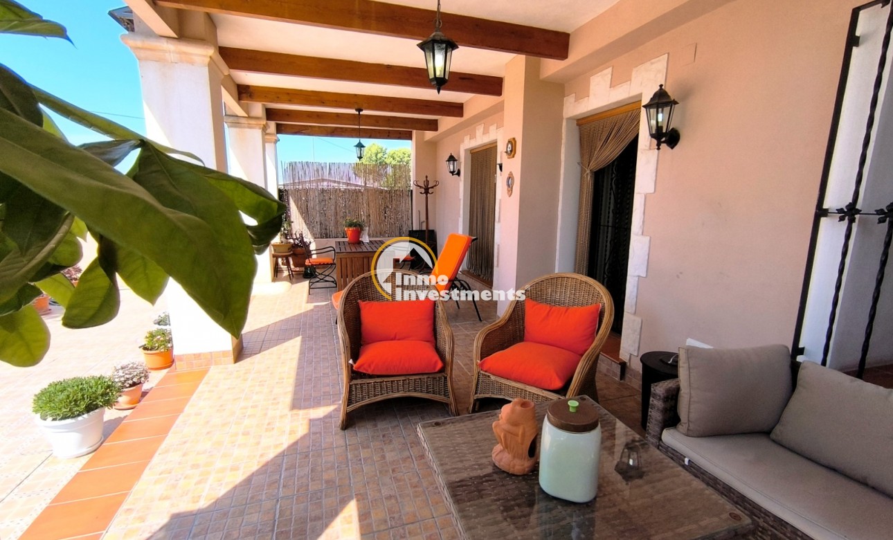 Resale - Finca - Albatera