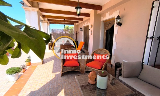 Resale - Finca - Albatera