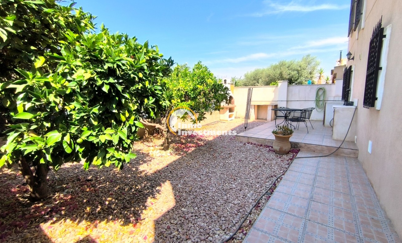 Resale - Finca - Albatera