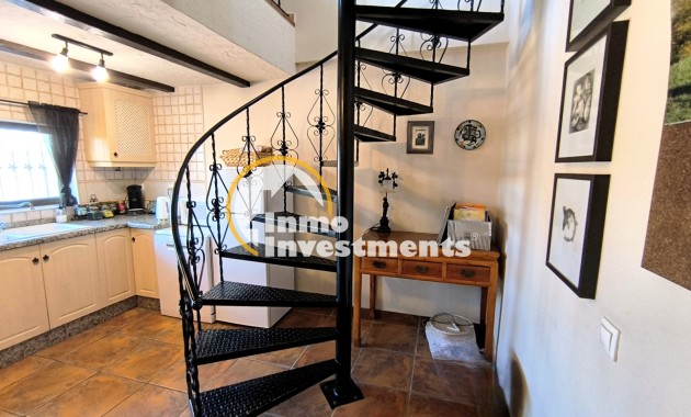 Resale - Finca - Albatera