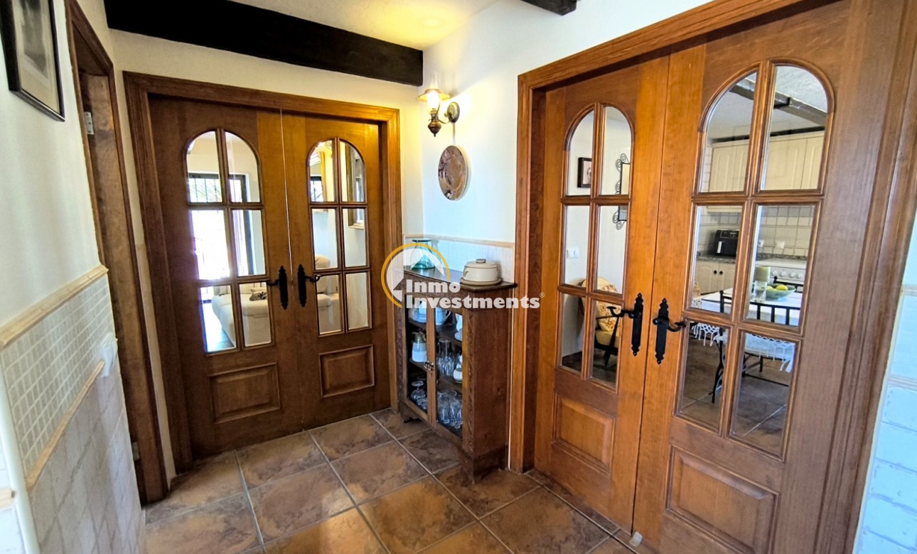 Resale - Finca - Albatera