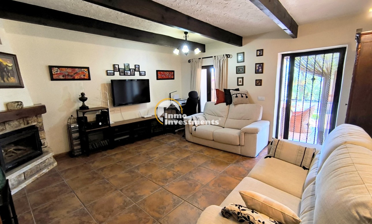 Resale - Finca - Albatera
