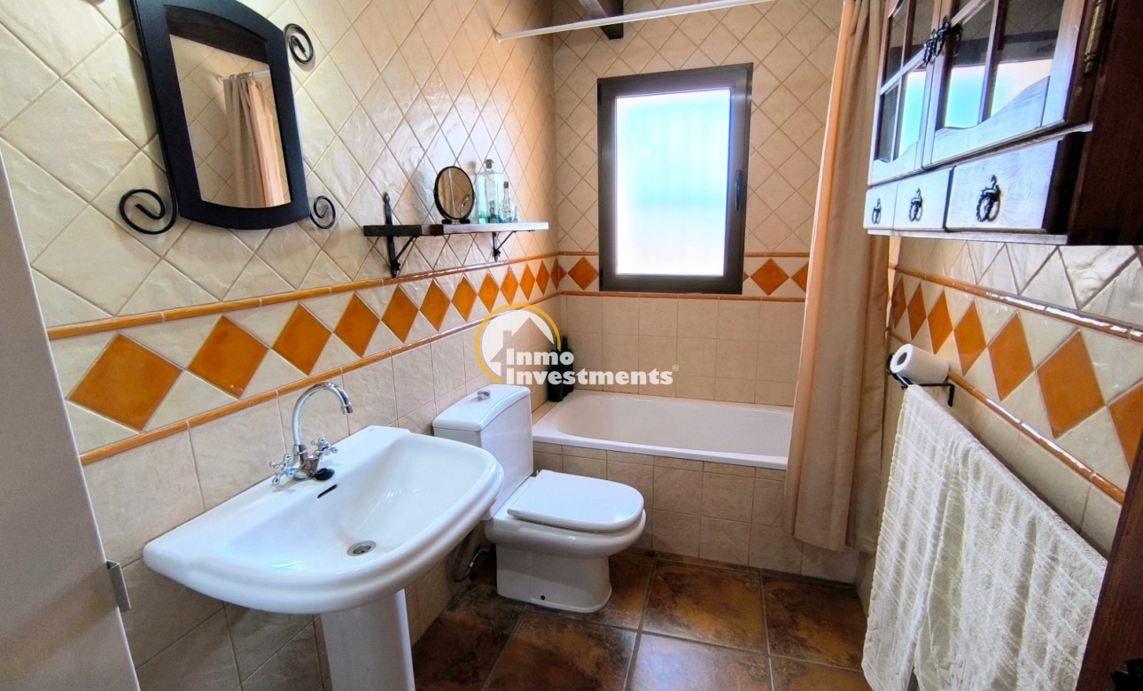 Resale - Finca - Albatera
