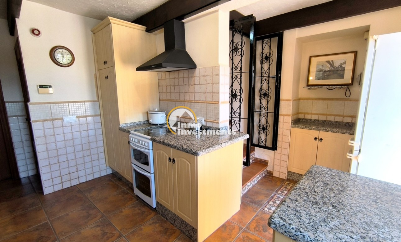 Resale - Finca - Albatera