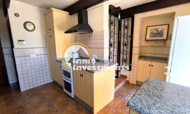 Resale - Finca - Albatera