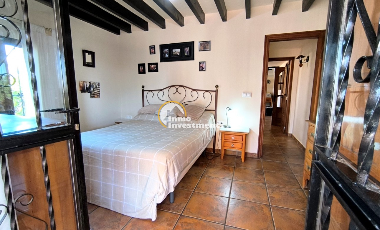 Resale - Finca - Albatera