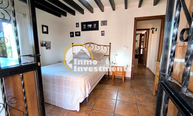 Resale - Finca - Albatera