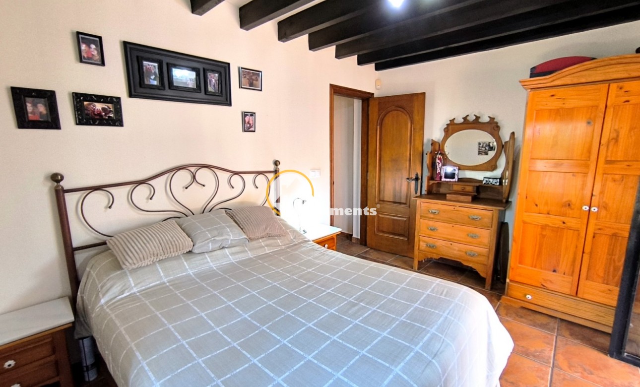 Resale - Finca - Albatera