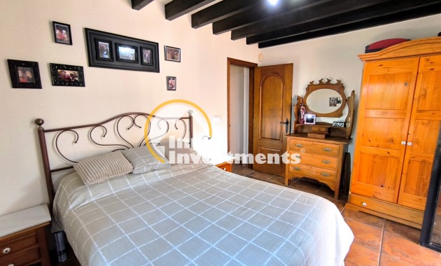 Resale - Finca - Albatera