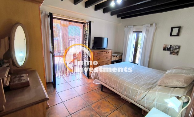 Resale - Finca - Albatera