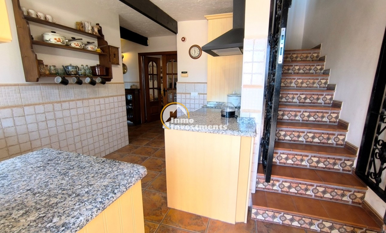 Resale - Finca - Albatera