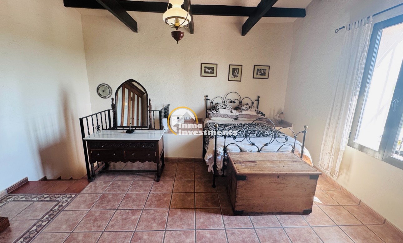 Resale - Finca - Albatera