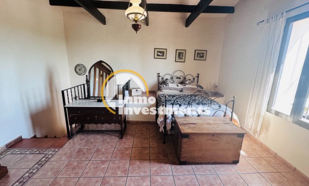 Resale - Finca - Albatera