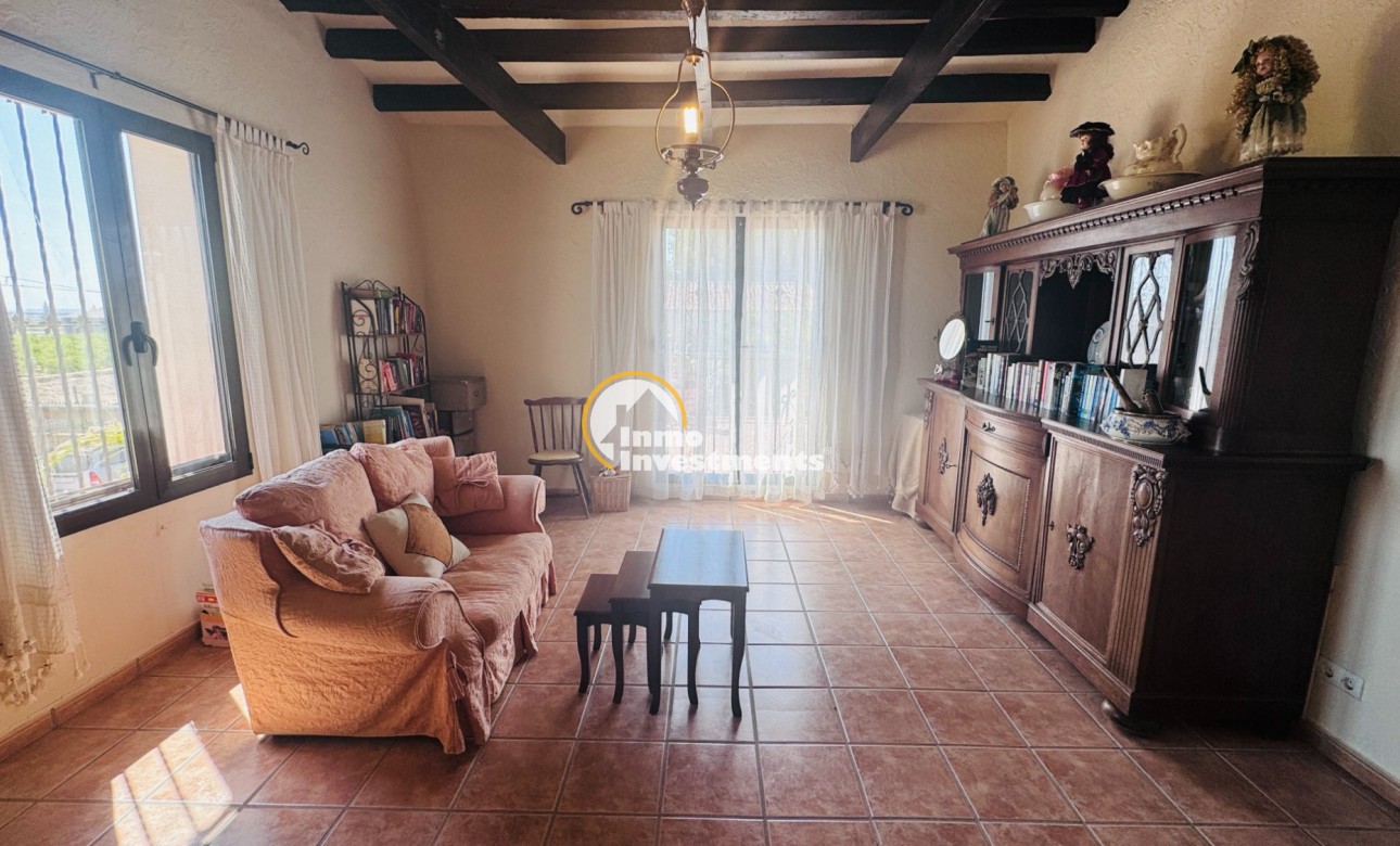 Resale - Finca - Albatera