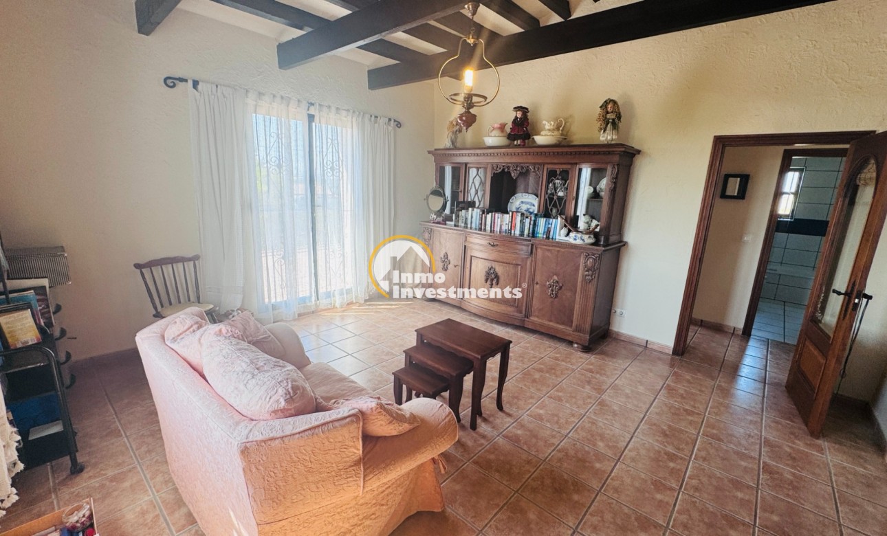 Resale - Finca - Albatera