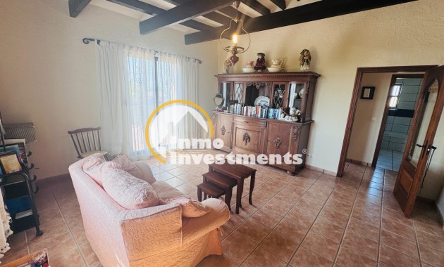 Resale - Finca - Albatera