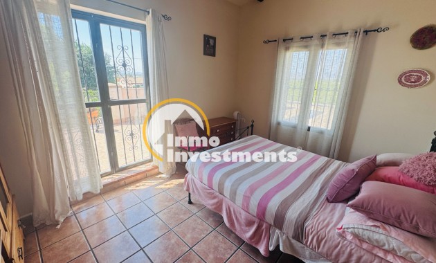 Resale - Finca - Albatera