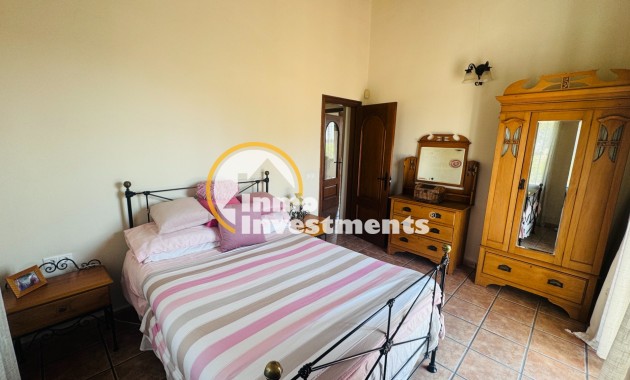 Resale - Finca - Albatera