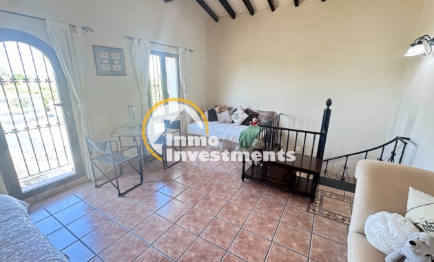 Resale - Finca - Albatera