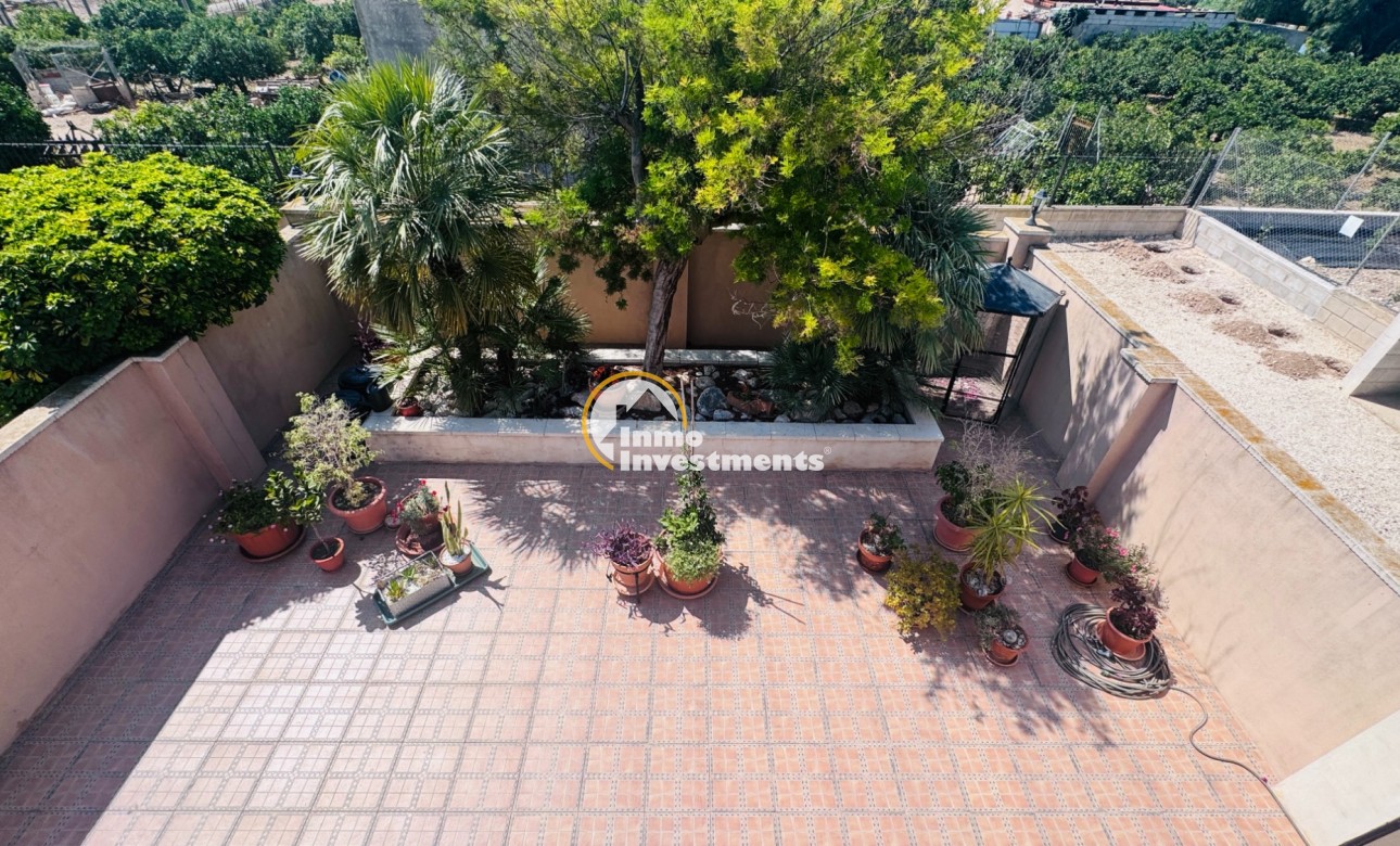 Resale - Finca - Albatera