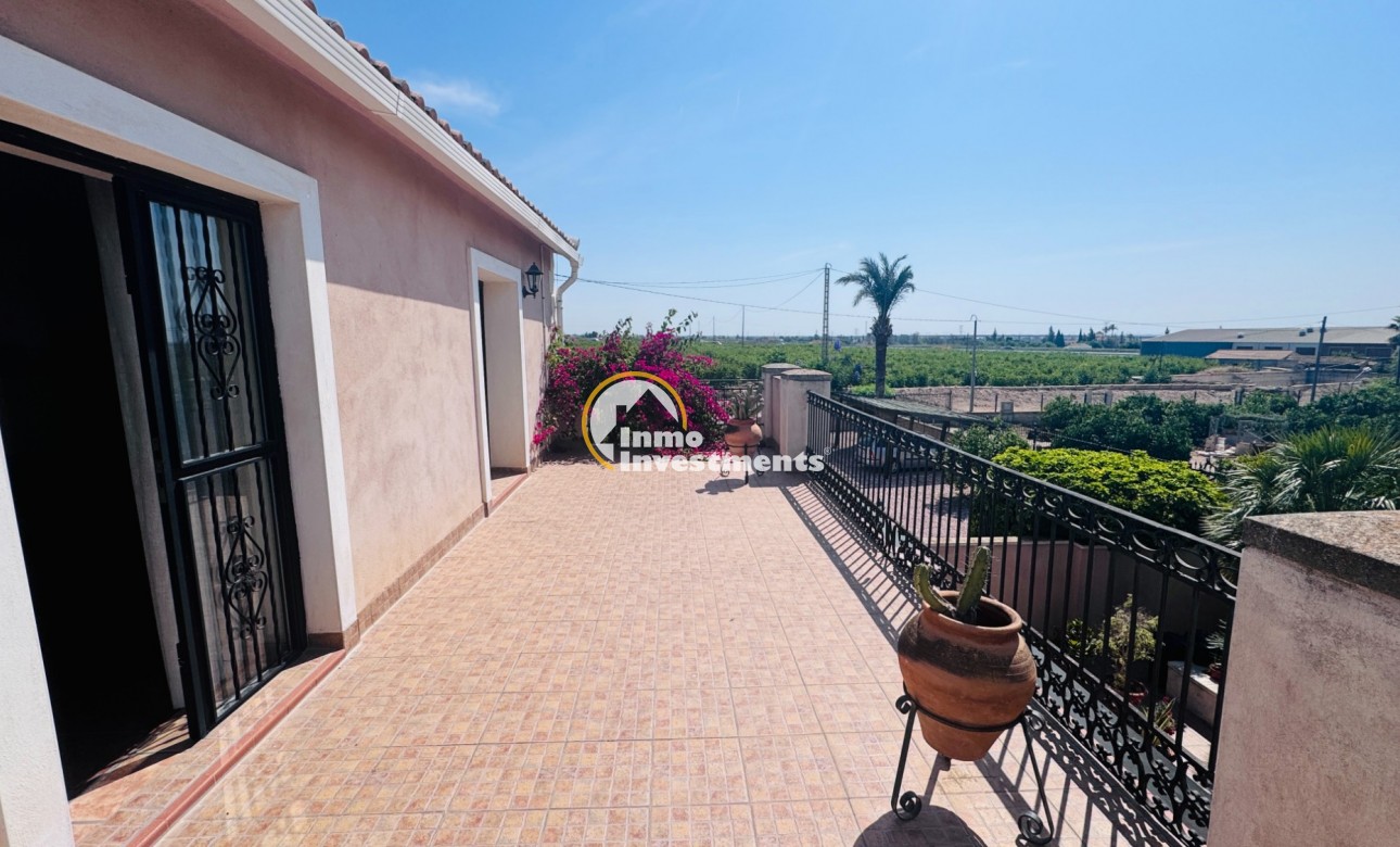 Resale - Finca - Albatera