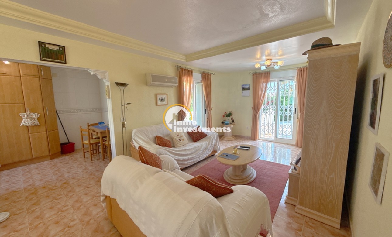 Resale - Villa - Cabo Roig - La Regia