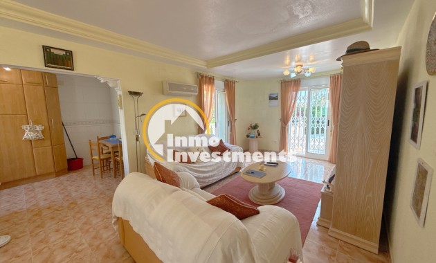 Resale - Villa - Cabo Roig - La Regia