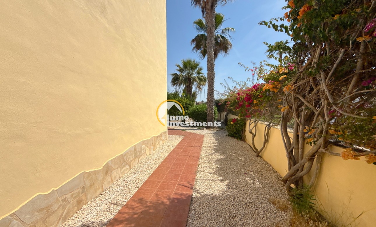 Resale - Villa - Cabo Roig - La Regia
