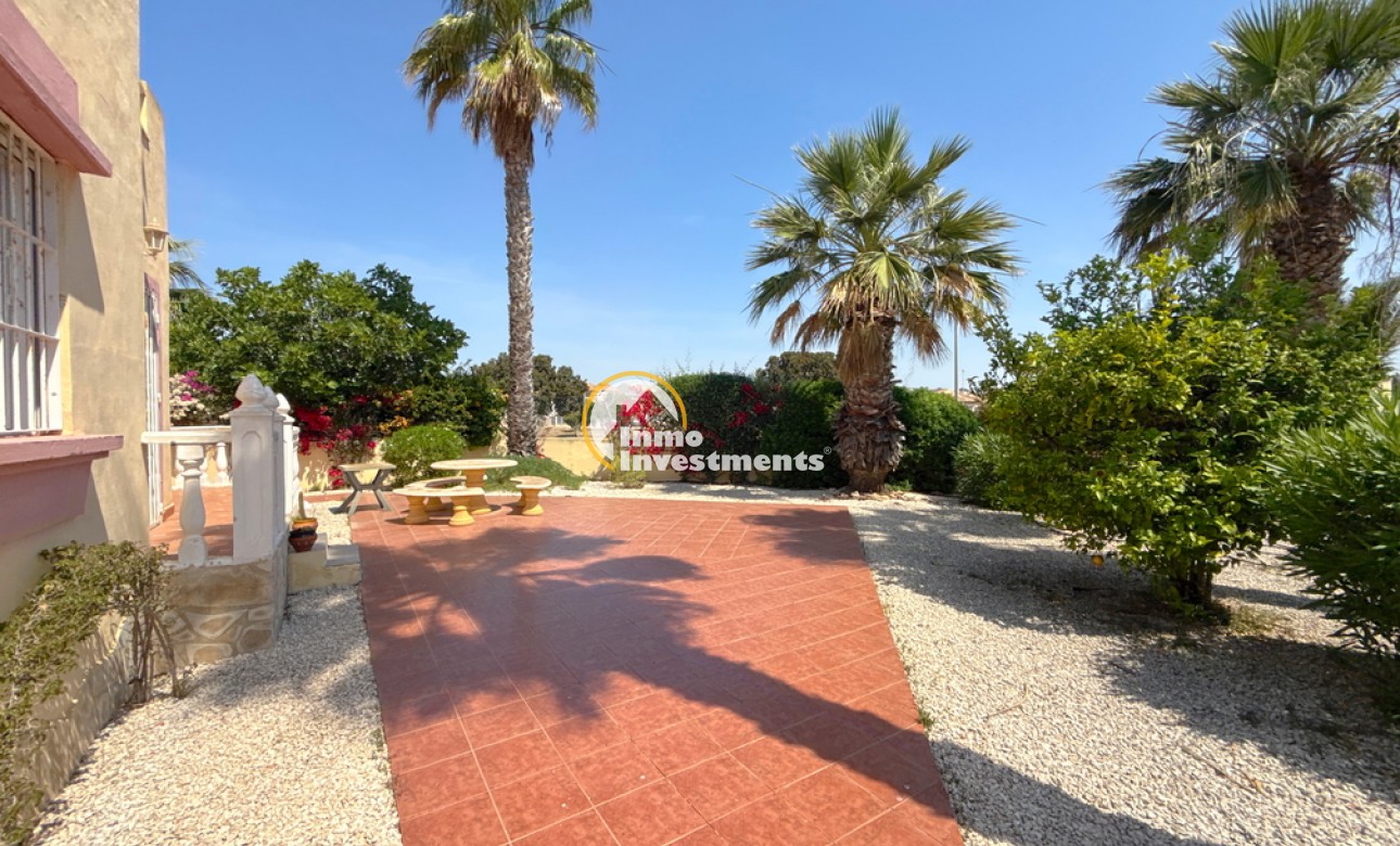 Resale - Villa - Cabo Roig - La Regia