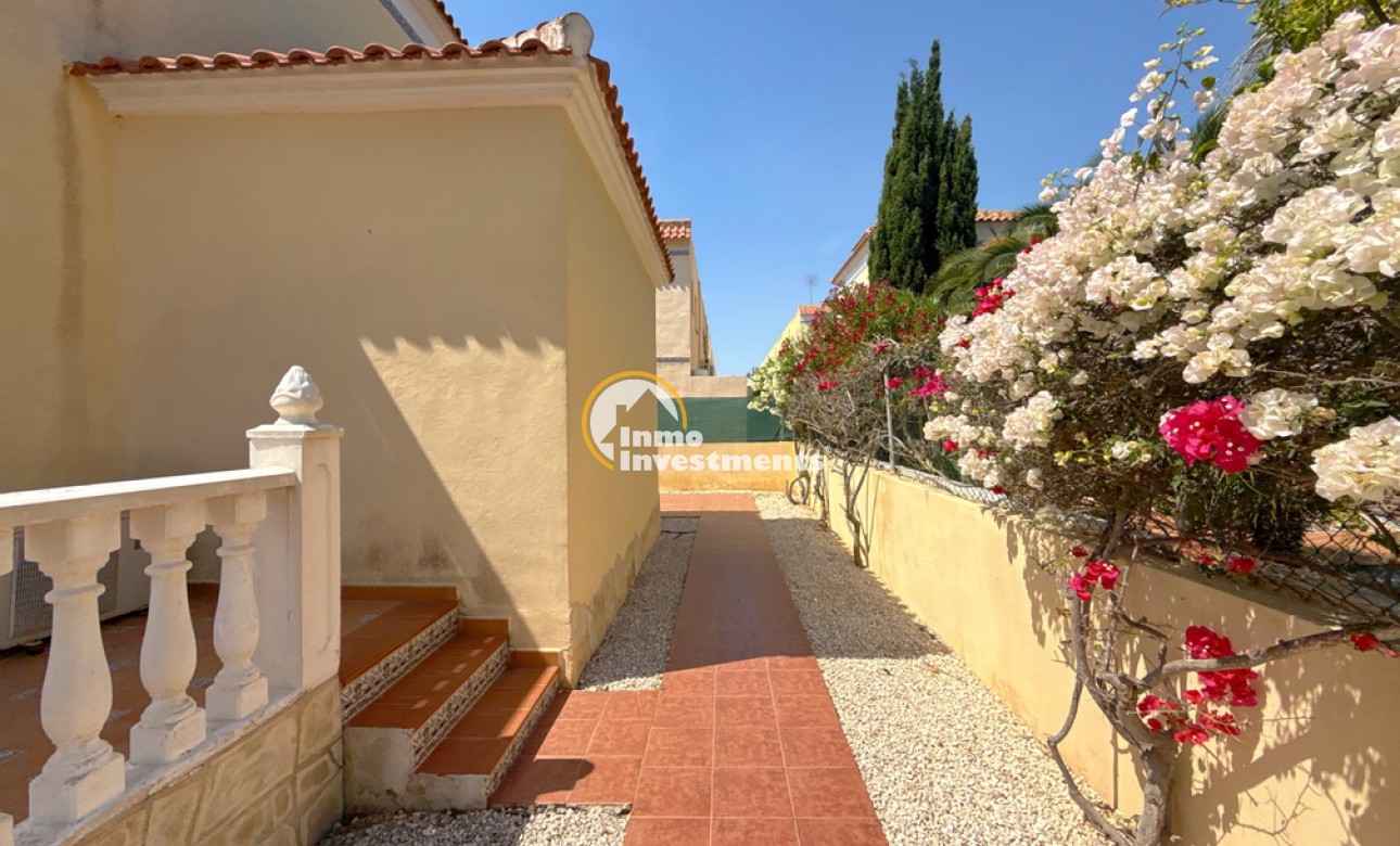 Resale - Villa - Cabo Roig - La Regia