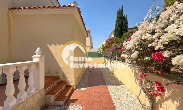 Resale - Villa - Cabo Roig - La Regia