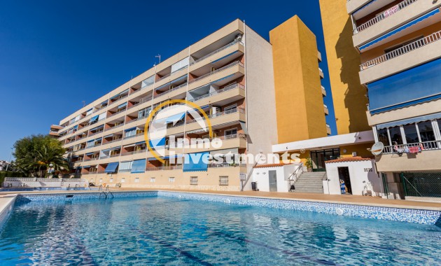 Encuentre un apartamento en Punta Prima, Alicante, España