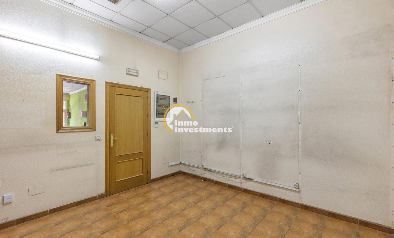 Bestaande bouw - Commercieel - Torrevieja - Centro
