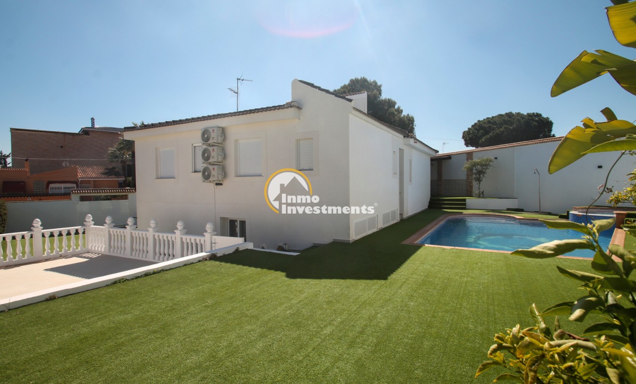 Resale - Villa - Detached - Los Balcones