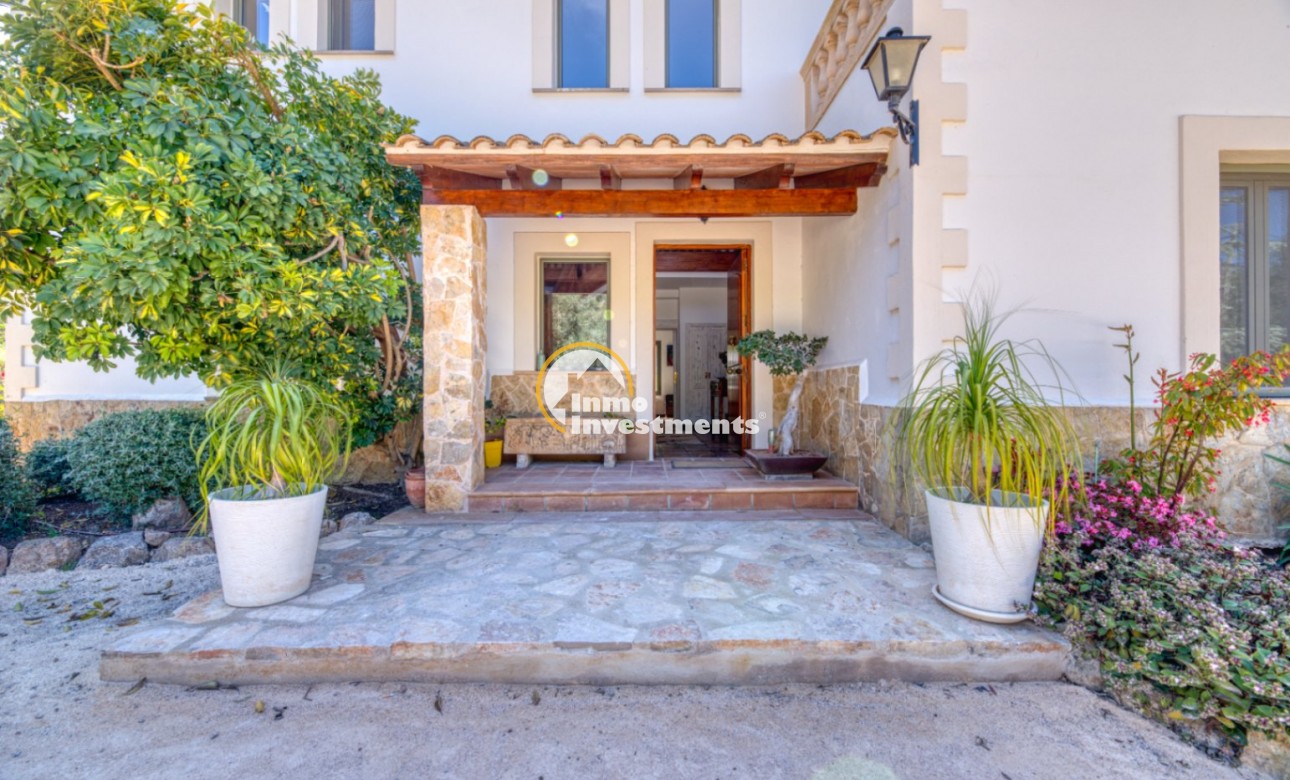 Resale - Villa - Esporlas - Mallorca