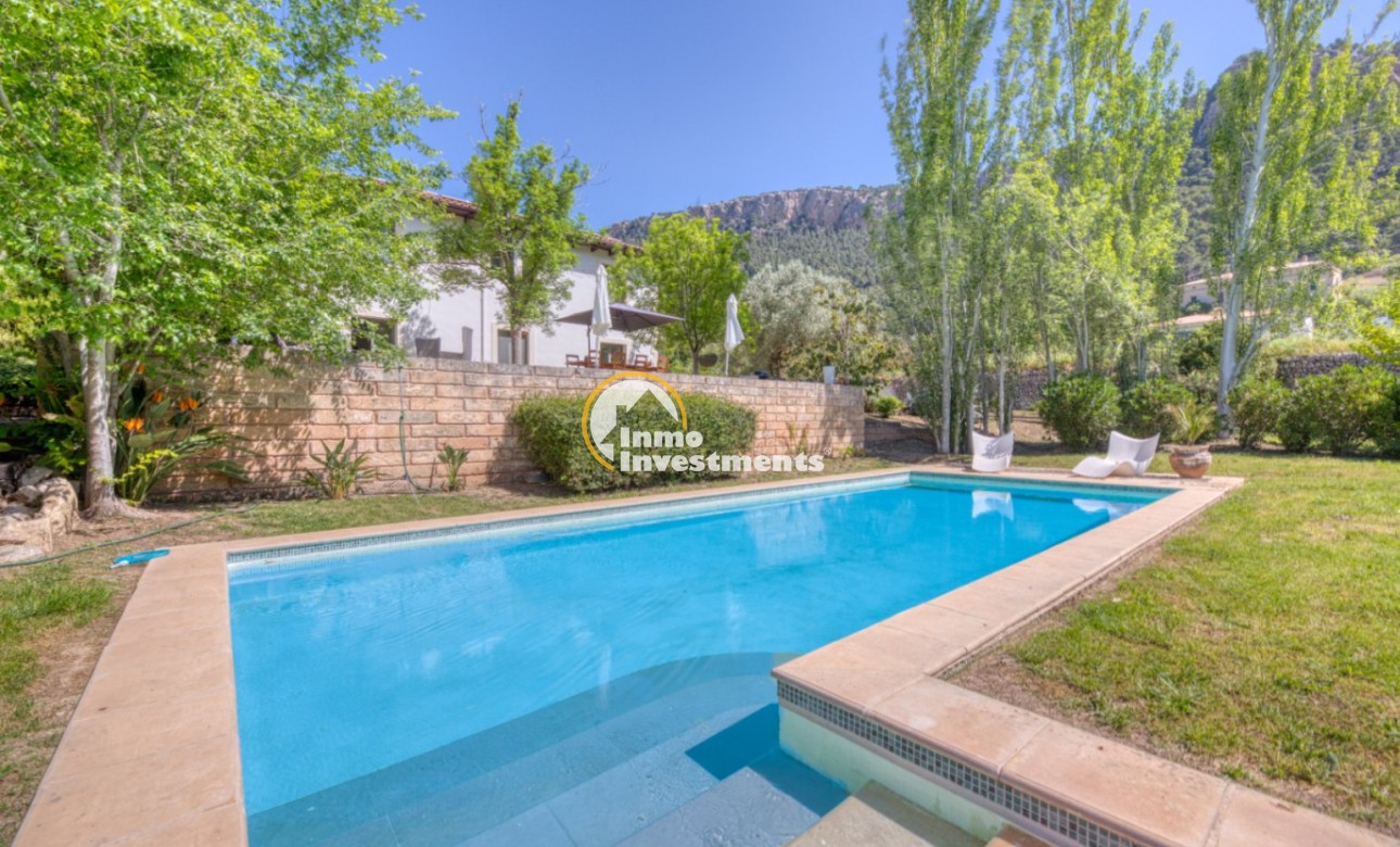 Resale - Villa - Esporlas - Mallorca