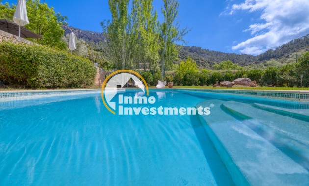 Resale - Villa - Esporlas - Mallorca