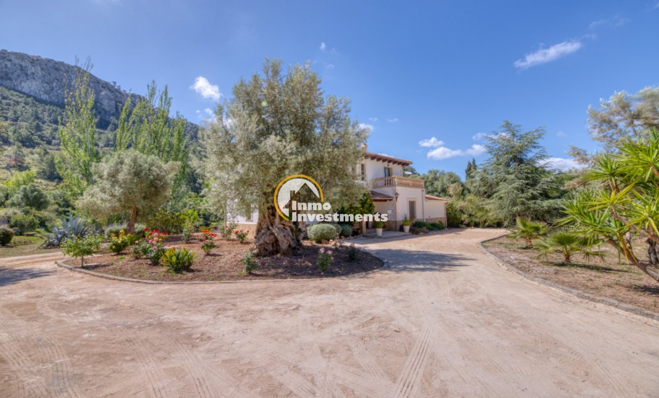 Resale - Villa - Esporlas - Mallorca