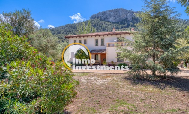 Resale - Villa - Esporlas - Mallorca