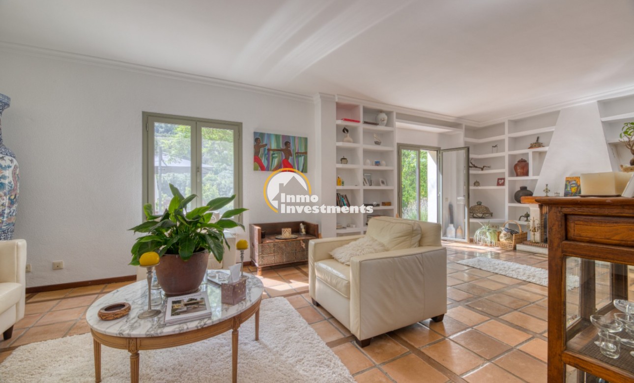 Resale - Villa - Esporlas - Mallorca
