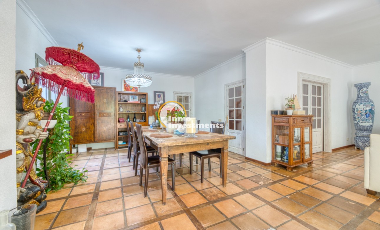 Resale - Villa - Esporlas - Mallorca