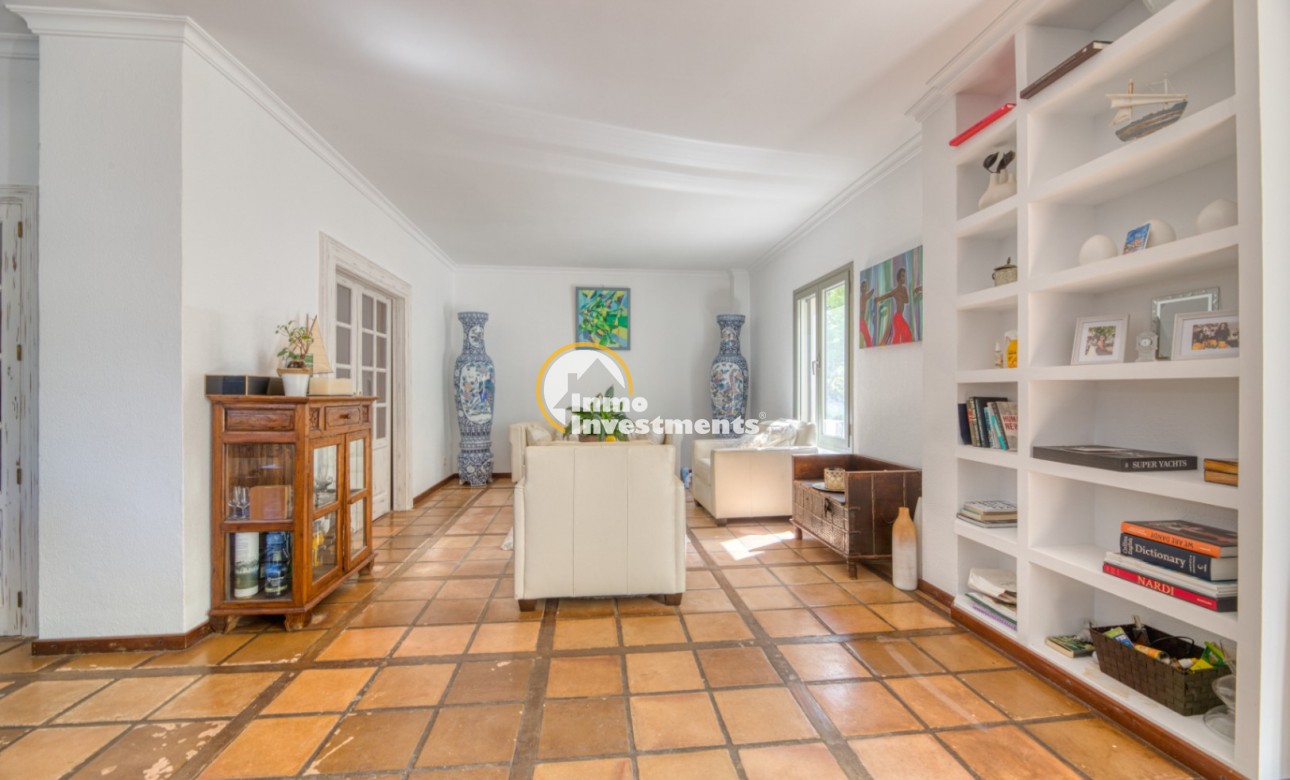 Resale - Villa - Esporlas - Mallorca