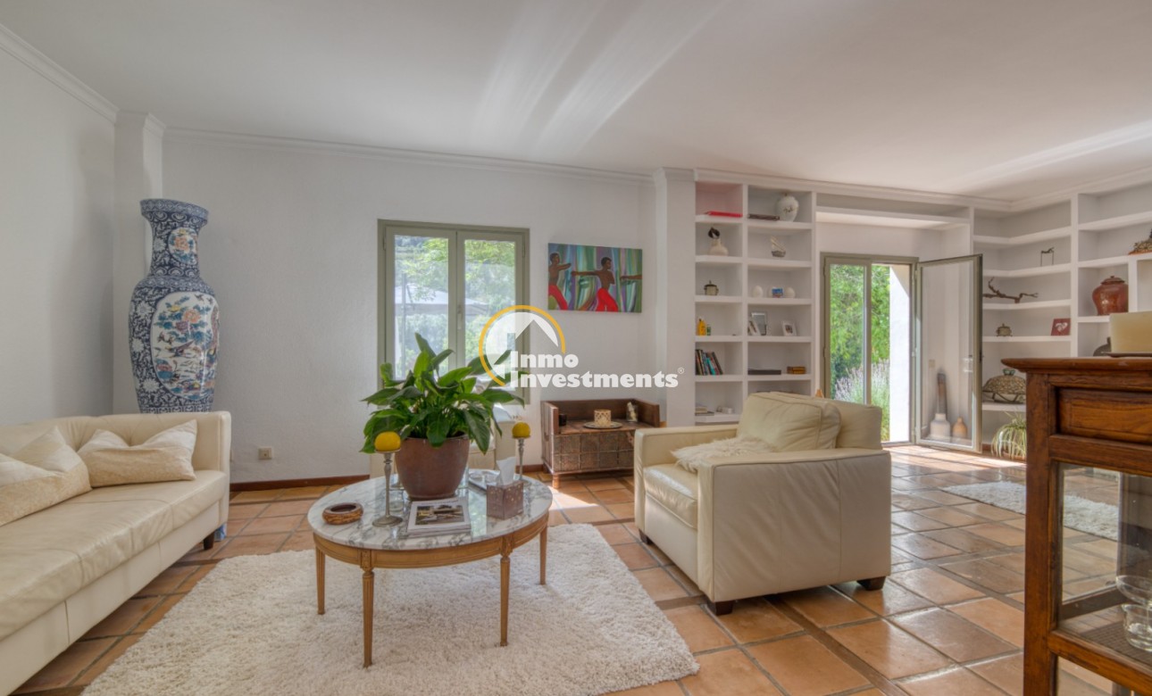 Resale - Villa - Esporlas - Mallorca