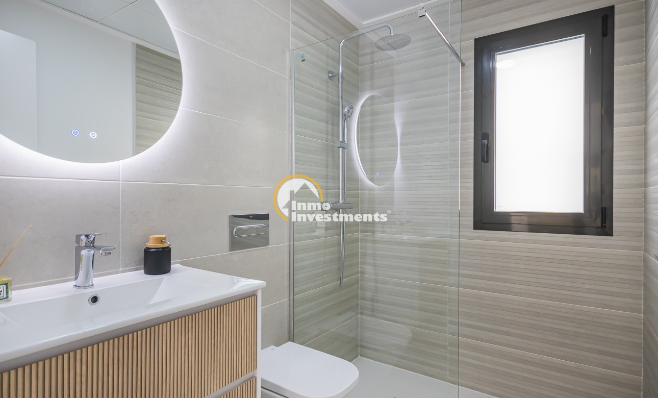 Obra nueva - Chalet adosado - Torrevieja